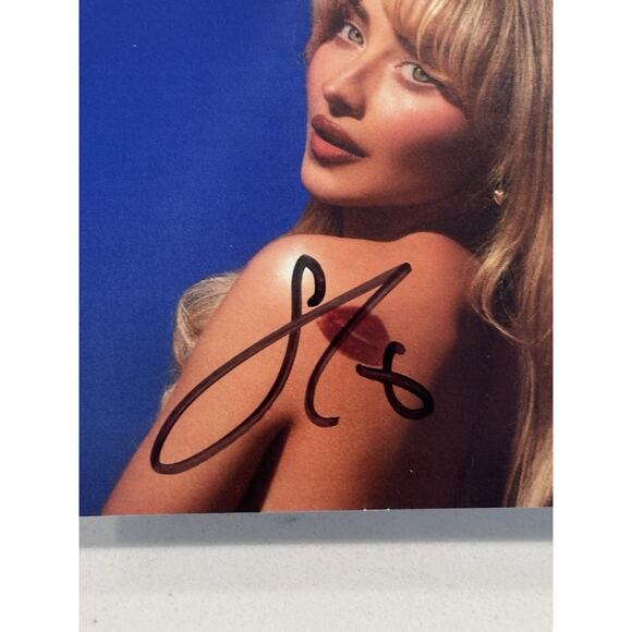 Sabrina Carpenter KISS On Front Short N’ Sweet Signed Photo And Signed Card - #5 - Picture 3 of 9